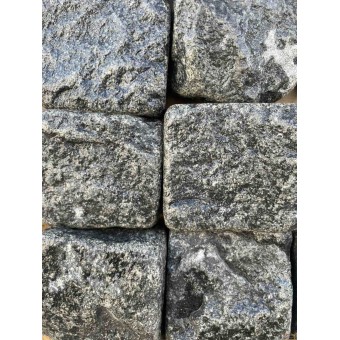 Изображение Брусчатка гранитная Габро колотая галтовка (10*10*5) 7,5 кв.м -1 т купить в procom.ua